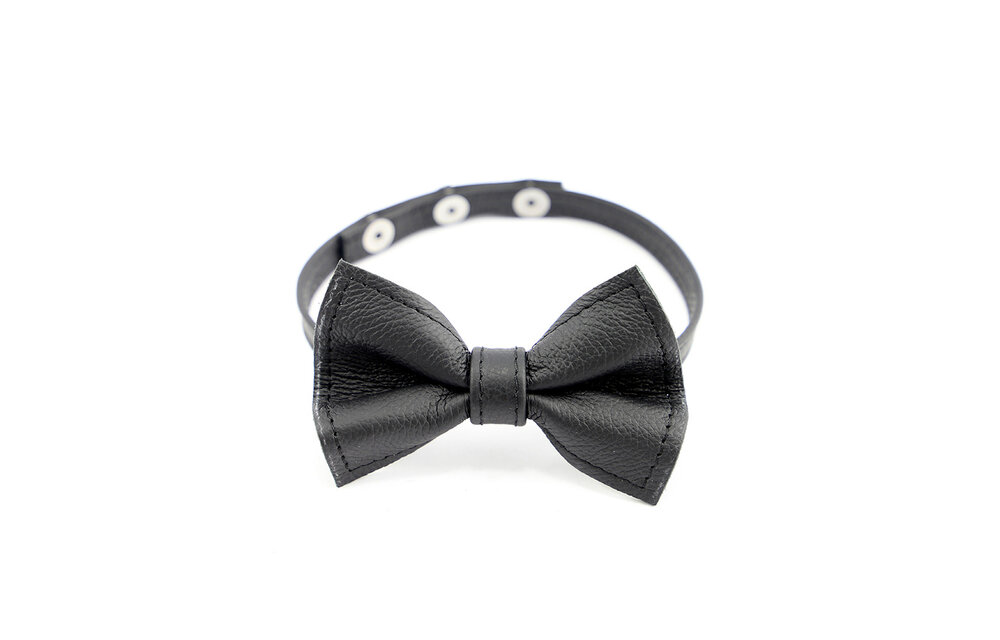 Leren Halsband Fly Your Servant – Verstelbaar & Met Studs