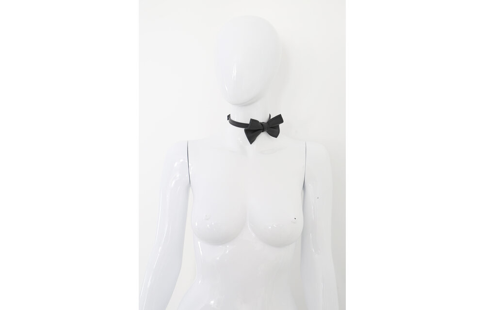 Lederhalsband Fly Your Servant – verstellbar & mit Nieten