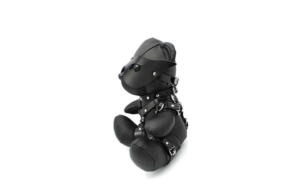 Eddy BDSM Teddy Schwarz – Verspieltes Lederkuscheltier & Dekoration