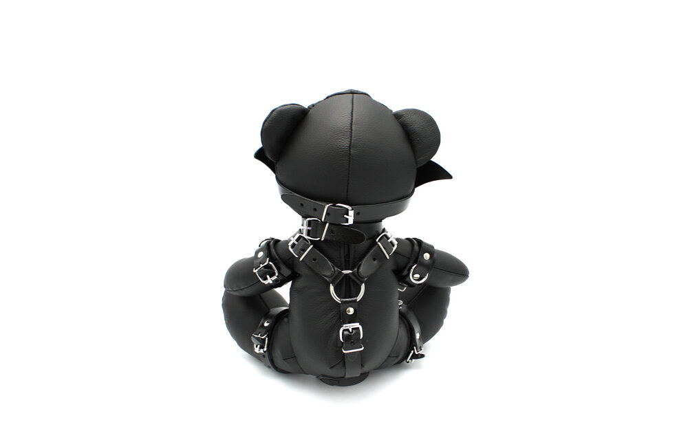 Eddy BDSM Teddy Schwarz – Verspieltes Lederkuscheltier & Dekoration