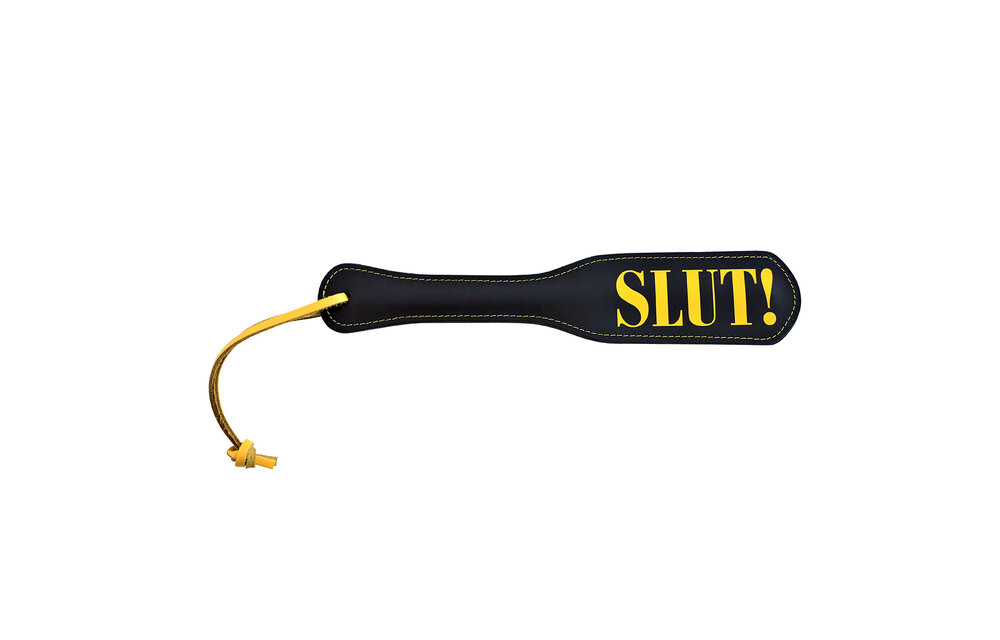 Paddle SLUT! Gelb – Luxuriöses Leder-BDSM-Paddel von Kiotos