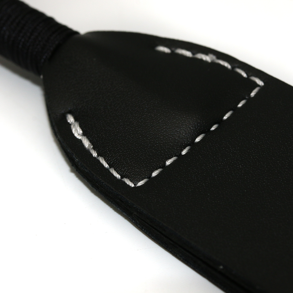 Elegante schwarze PU-Peitsche 51 cm | Kiotos Leather kraftvoll