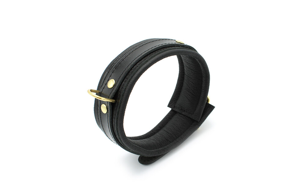 Shiny Black Leather BDSM Collar | Style & Comfort