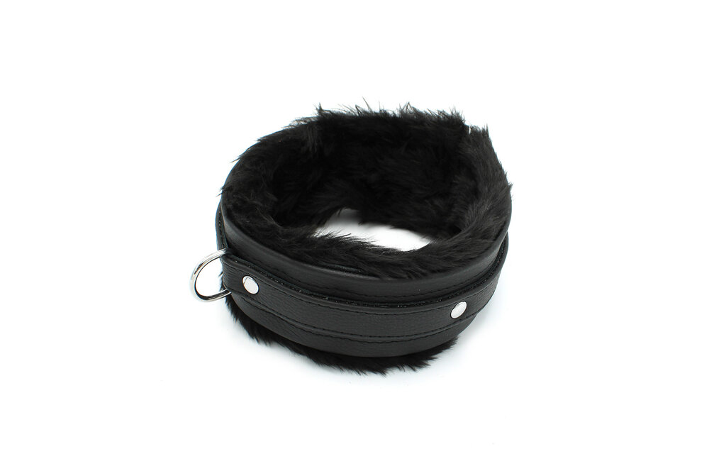 Zwarte Leren Halsband Met Zachte Pluizige Voering | Kiotos