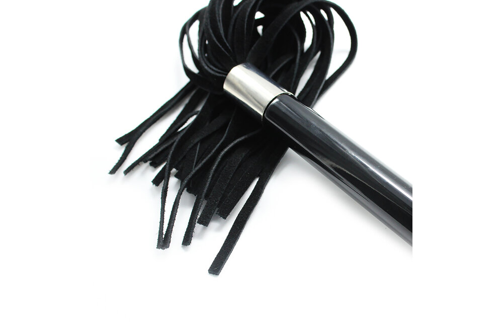 Rode leren flogger 38 cm | Kiotos Leather, compact & sterk