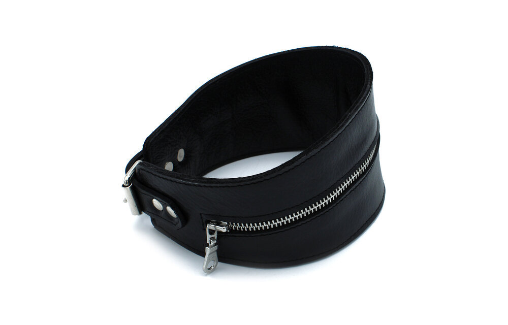 Zwarte Leren Hoge Halsband Met Rits – Stijlvol & Sterk