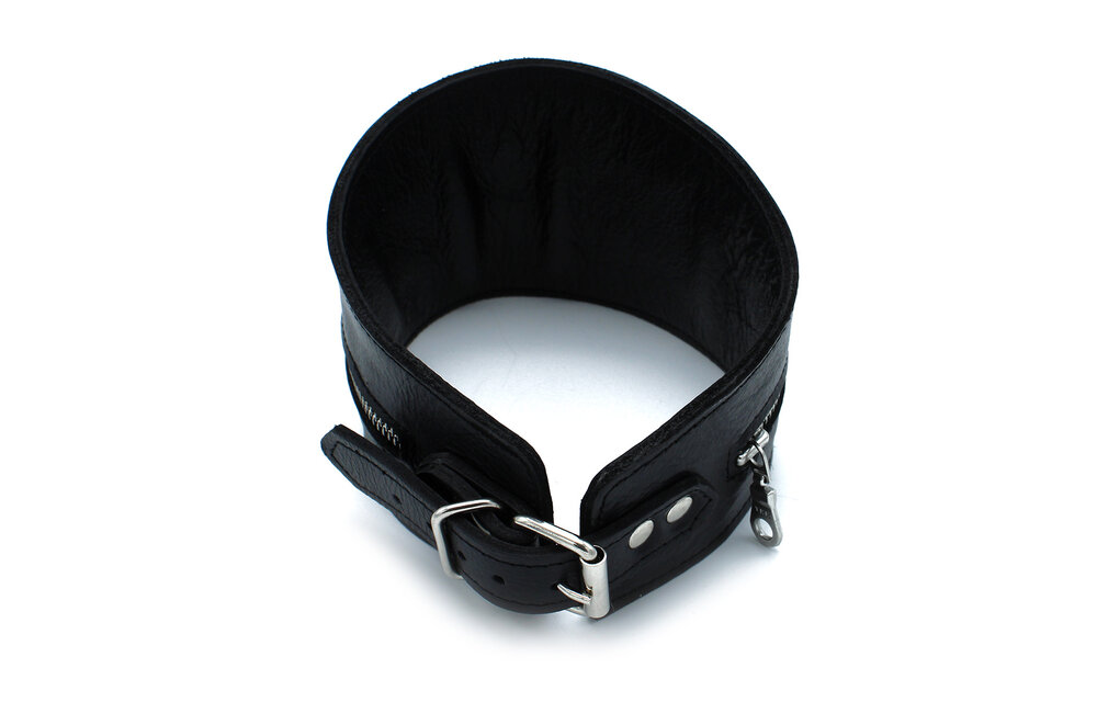 Zwarte Leren Hoge Halsband Met Rits – Stijlvol & Sterk