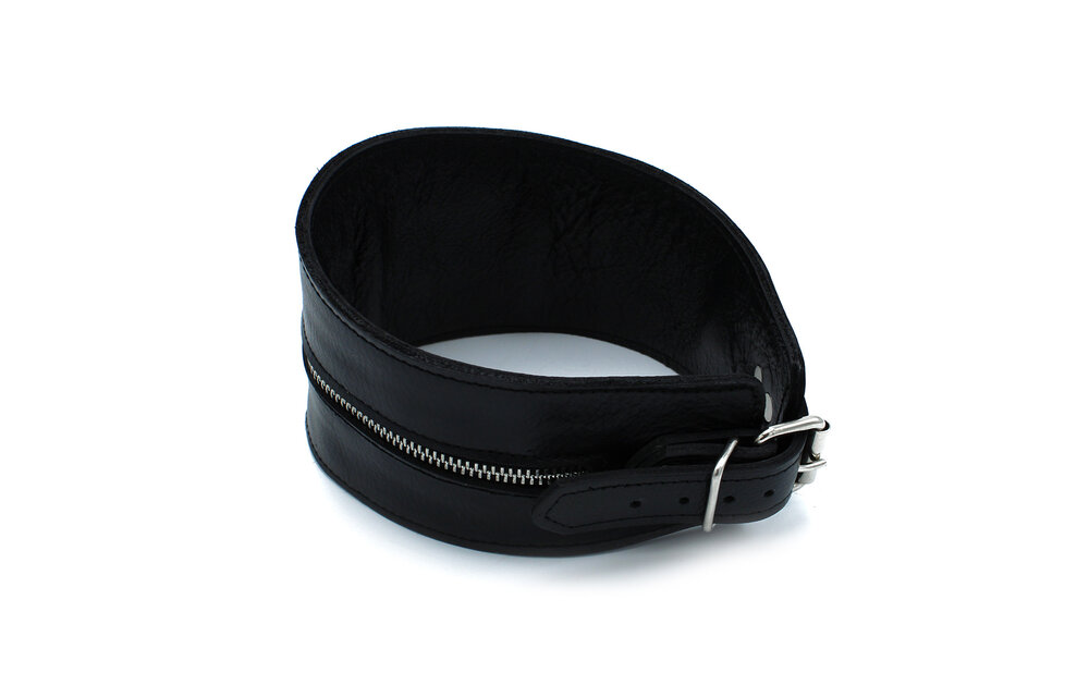 Zwarte Leren Hoge Halsband Met Rits – Stijlvol & Sterk