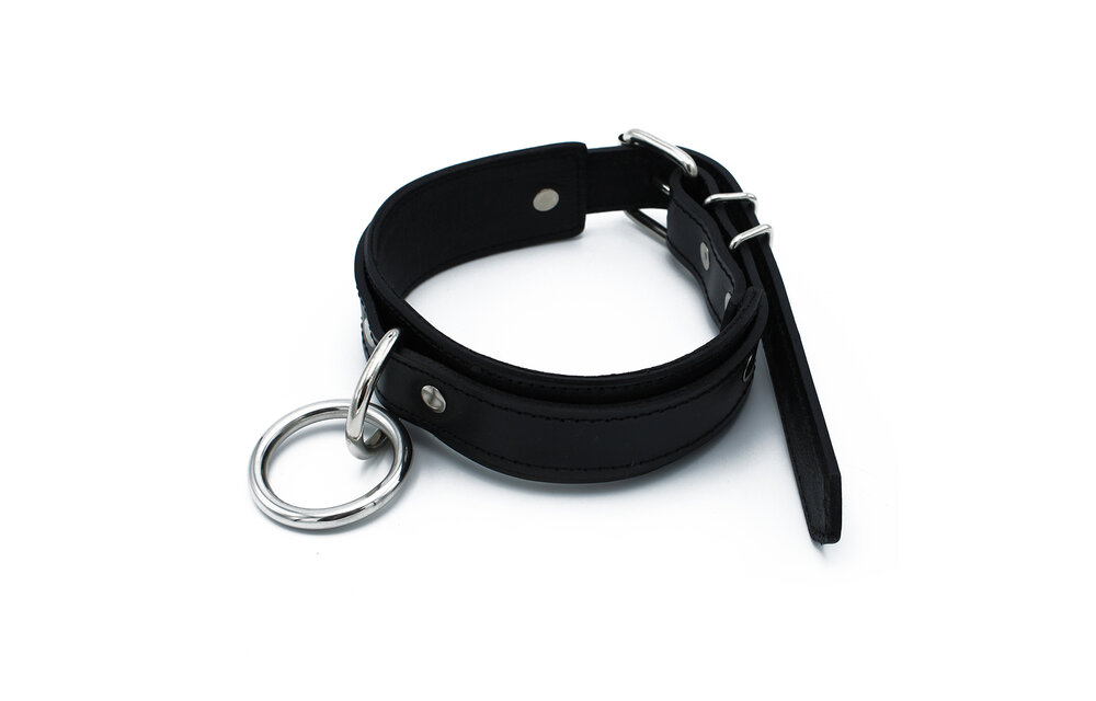 Schwarzes Lederhalsband mit großem O-Ring – verstellbar und robust
