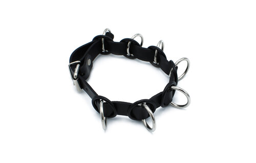 Zwarte Leren Halsband Met 7 Metalen Ringen | Stoer & Verstelbaar