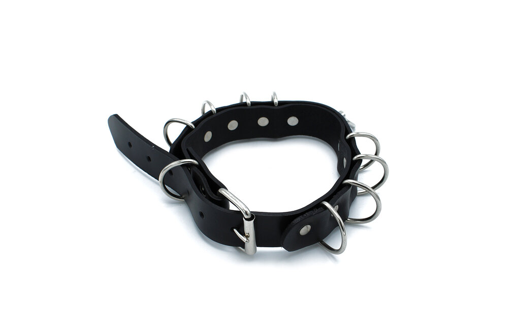 Zwarte Leren Halsband Met D-Ringen – Stijlvol & Duurzaam