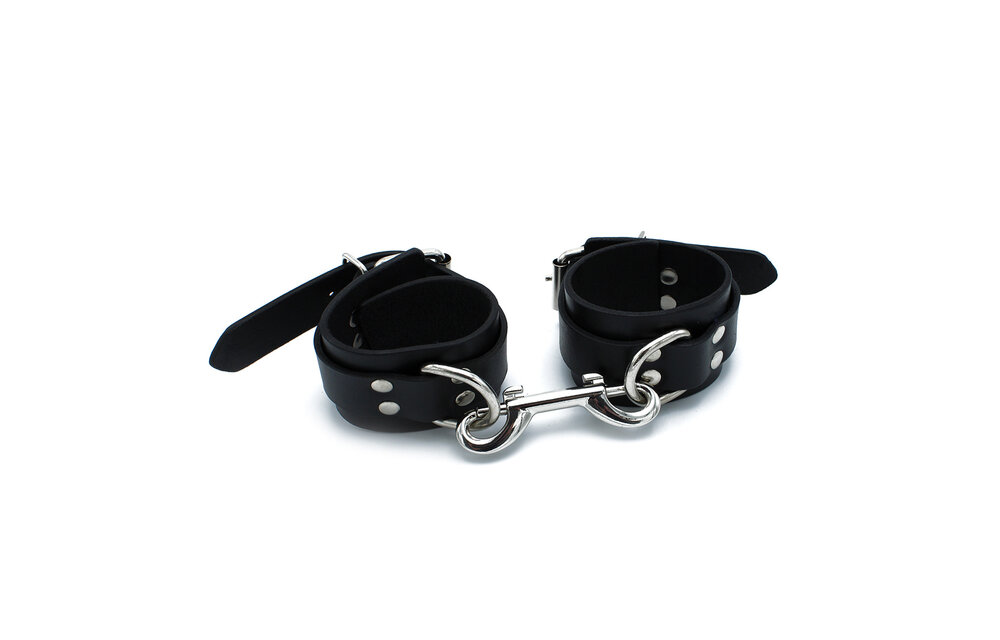 Schwarze Lederhandschellen mit Kette – stilvoll und robust kaufen