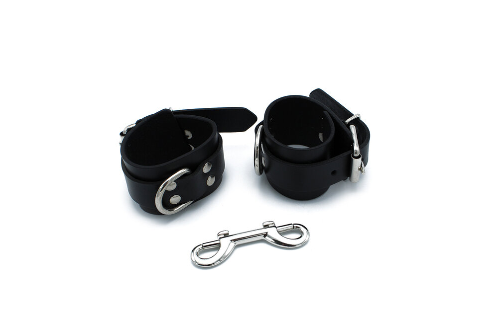 Schwarze Lederhandschellen mit Kette – stilvoll und robust kaufen