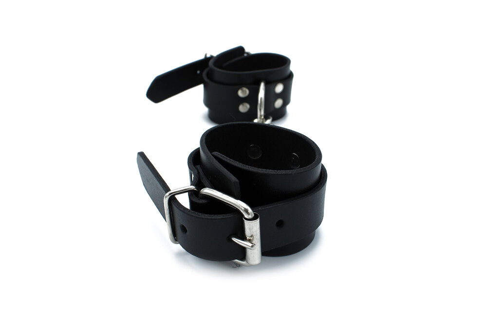 Black Leather Handcuffs With Chain – Stylish & Sturdy Buy