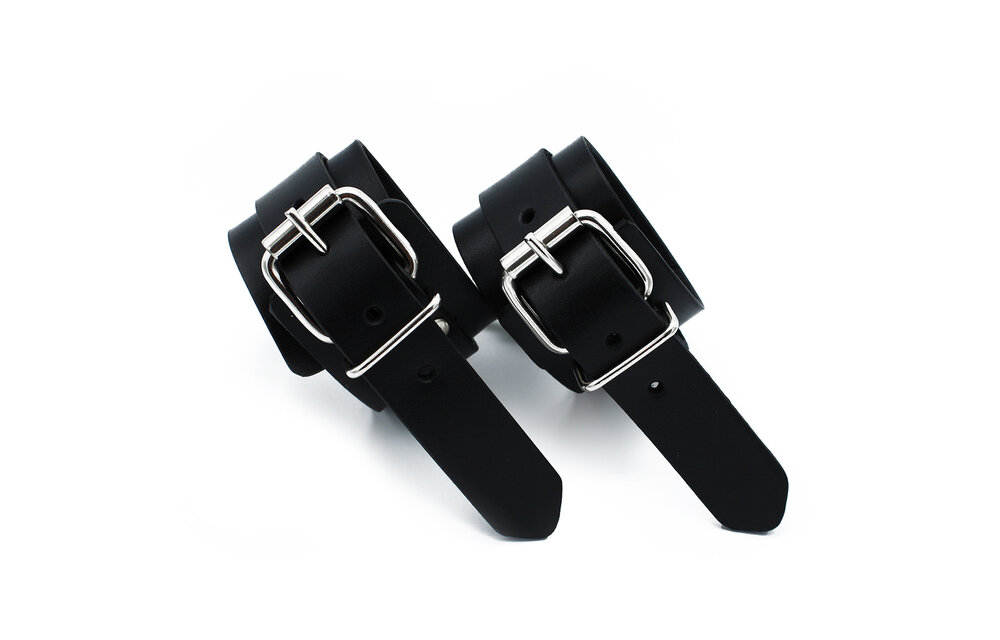 Black Leather Handcuffs With Chain – Stylish & Sturdy Buy