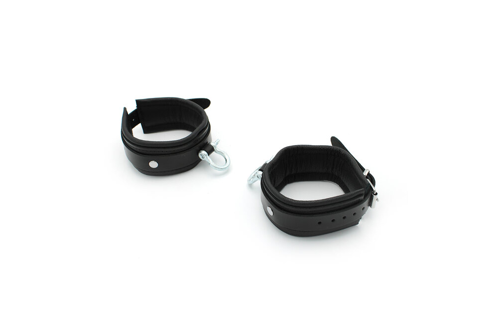 Bdsm Leren Enkelboeien Met Metalen Beugel | Kiotos Leather