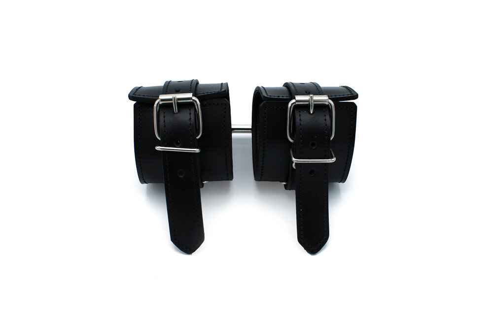 Schwarze gepolsterte Leder-Handfesseln | Komfort & Fixierung