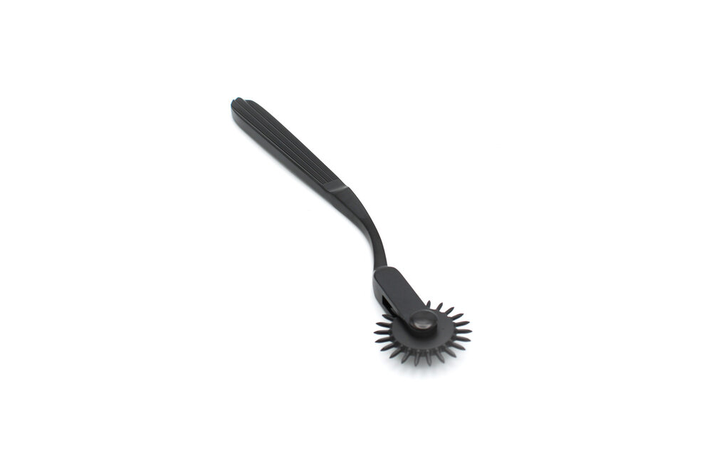 Single Classic Pinwheel Matt Black – Mystery & Elegance 18 cm