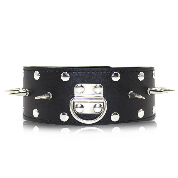 Lederhalsband mit Spikes & Kette – Dominanz & Kontrolle