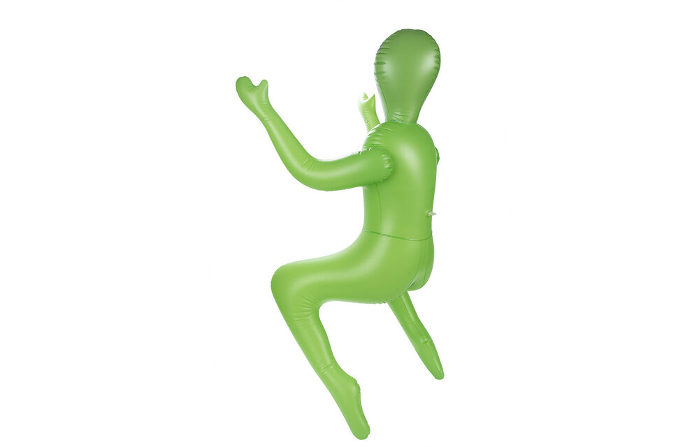 To Infinity 41SFA – Grüne PVC-Skulptur mit dynamischer Pose