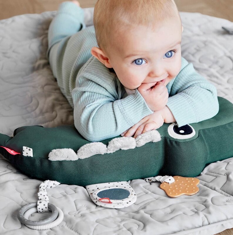 Done By Deer Done by Deer |  Tummy time speeltje Croco groen