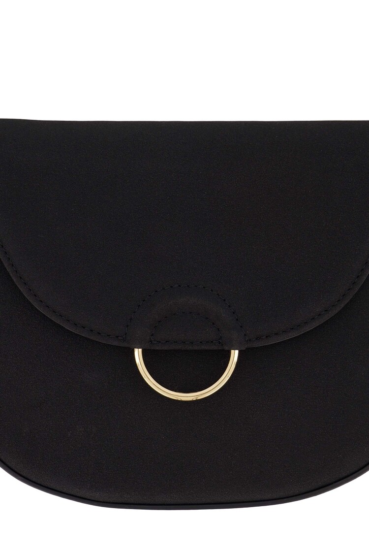 Zusss Zusss | Schoudertas met gouden ring zwart