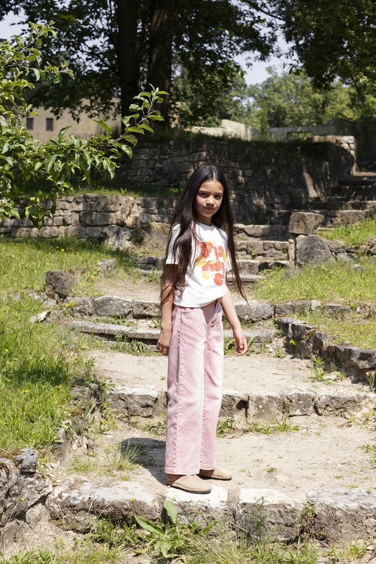 Ammehoela Ammehoela Shirt Zoe - wit met vrolijke bloemen opdruk, 95% organic cotton voor meiden