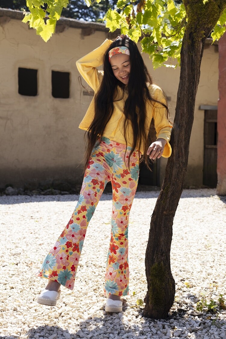 Ammehoela Ammehoela Flared Legging Liv - vrolijke bloemenprint in blauw, oranje, rood en roze, 95% katoen