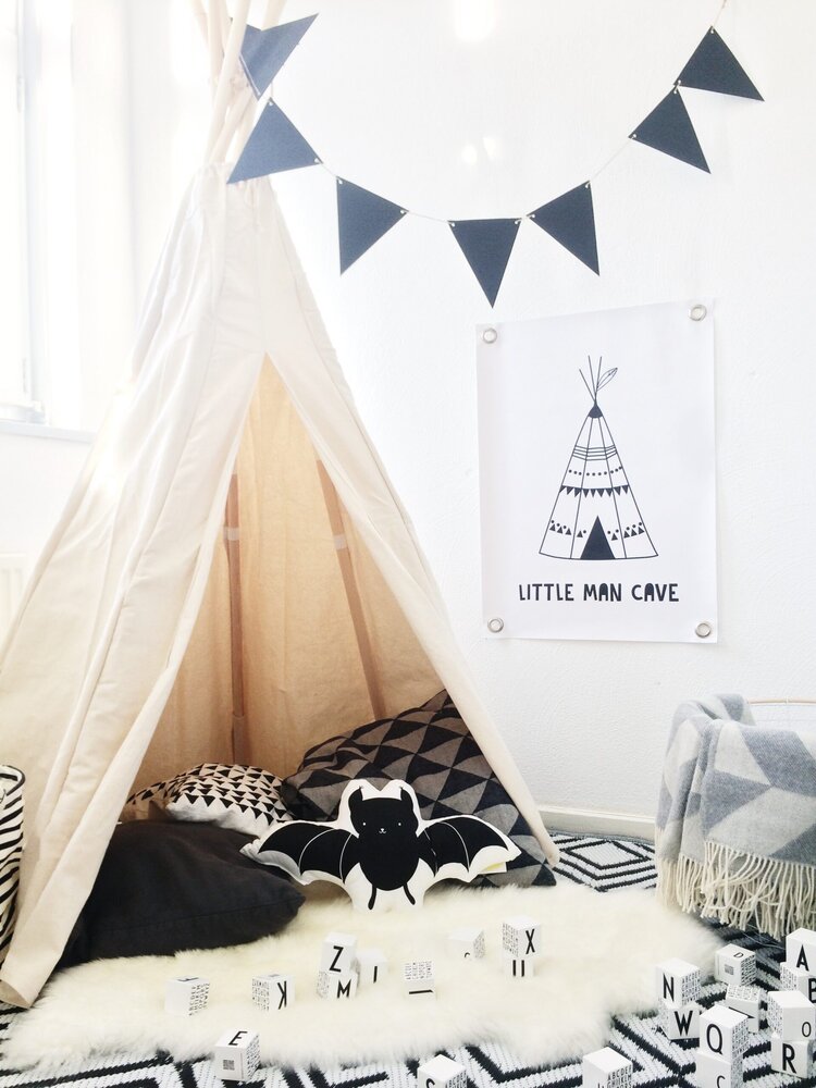 Villa Madelief VM | Tuinposter Little man cave