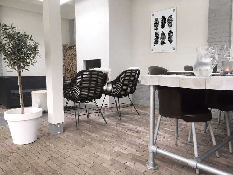 Villa Madelief VM | Tuinposter Veertjes zwart wit