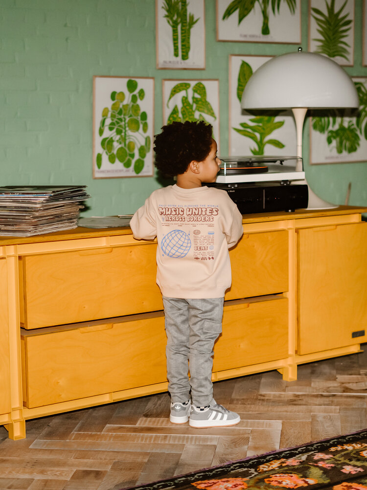 Daily7 Daily7 | Sweater Music oversized latte sand