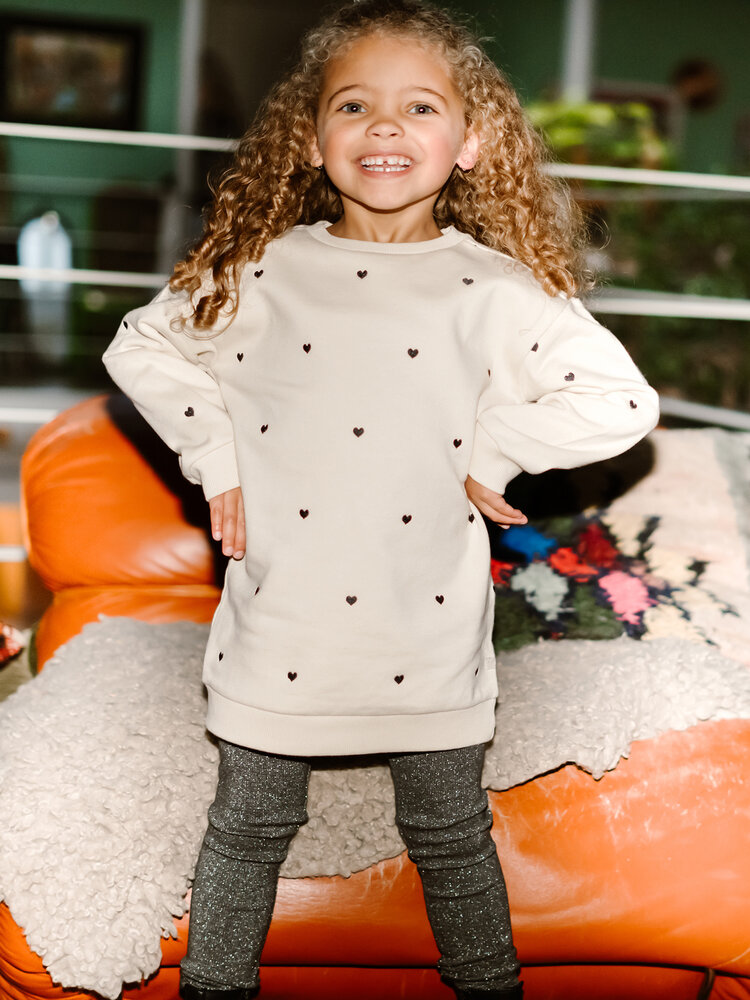 Daily7 Daily7 | Sweaterdress hartjes sandshell