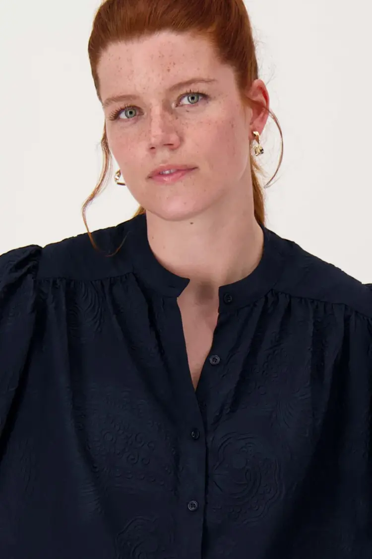 Zusss Zusss | Oorbellen gedraaid vierkant goud