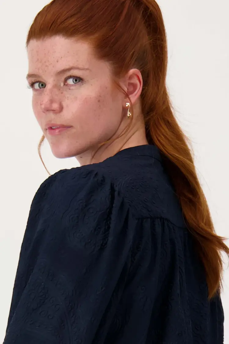 Zusss Zusss | Oorbellen gedraaid vierkant goud