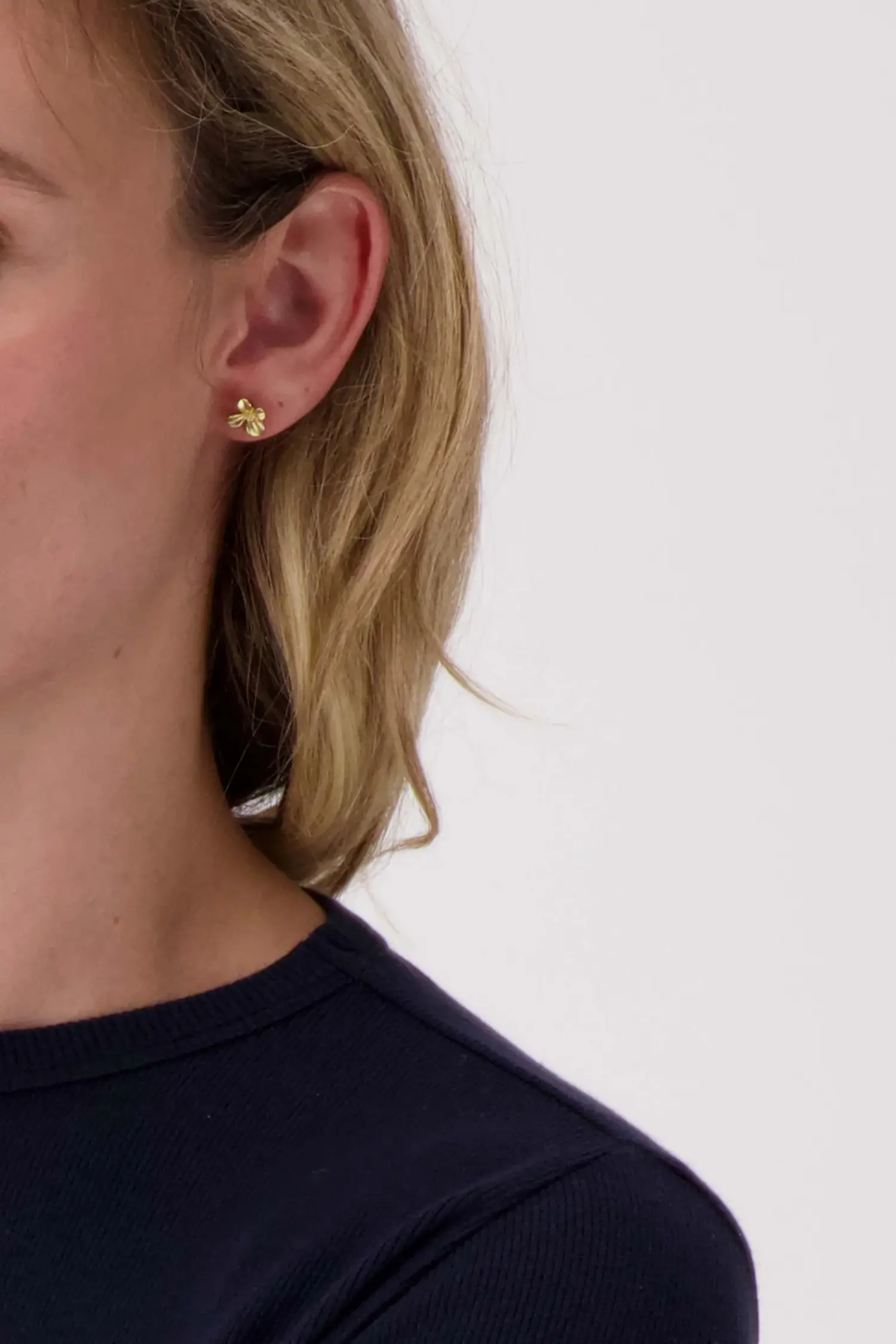 Gouden Bloem Studs Oorbellen van Roestvrij Staal - Zusss