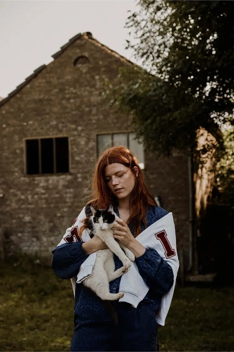 Zusss Zusss | Sweater met tekst mid grey/classy red