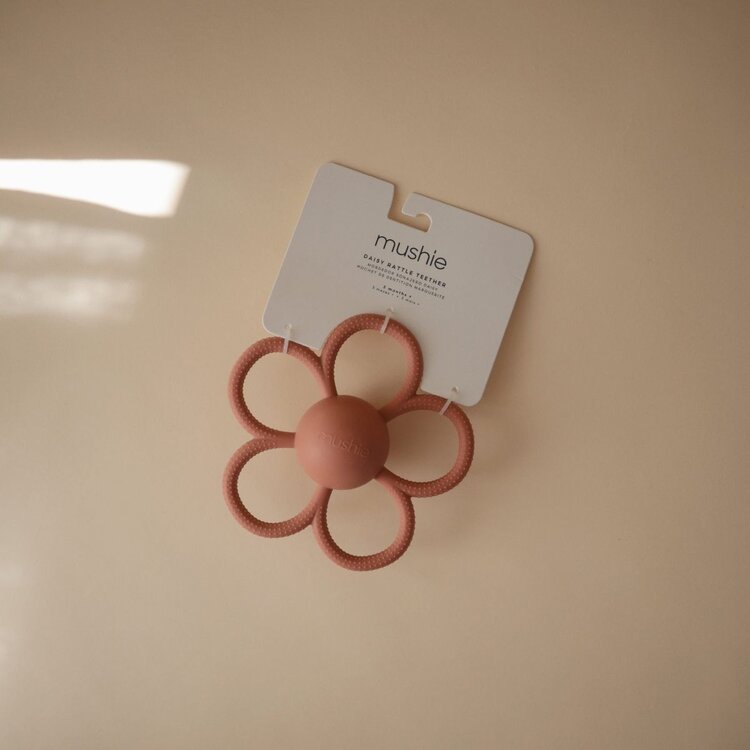 Mushie Mushie | Bijtspeeltje met rammelaar Daisy roze