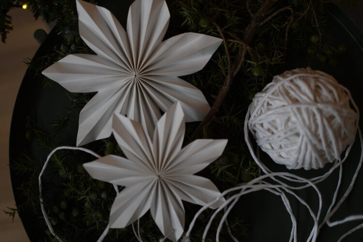 Storefactory Storefactory | Papieren kerstster wit 20cm