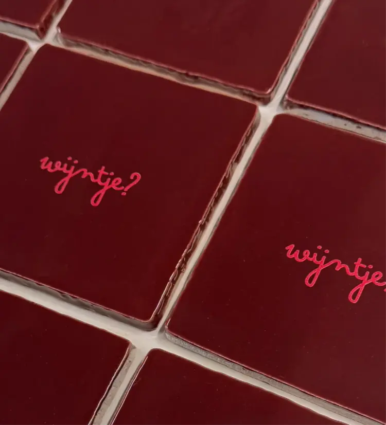 Label2X Label2X | Tegeltje Wijntje?