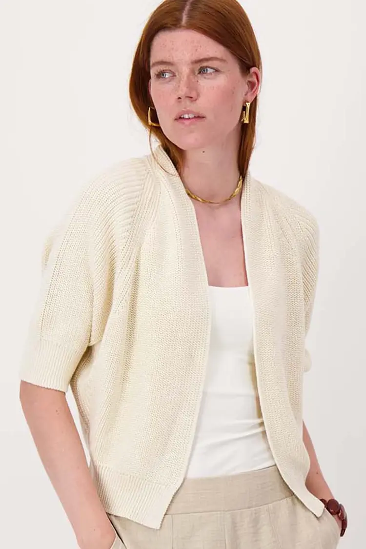 Zusss Zusss | Vest met vleermuis mouwen met hart broche