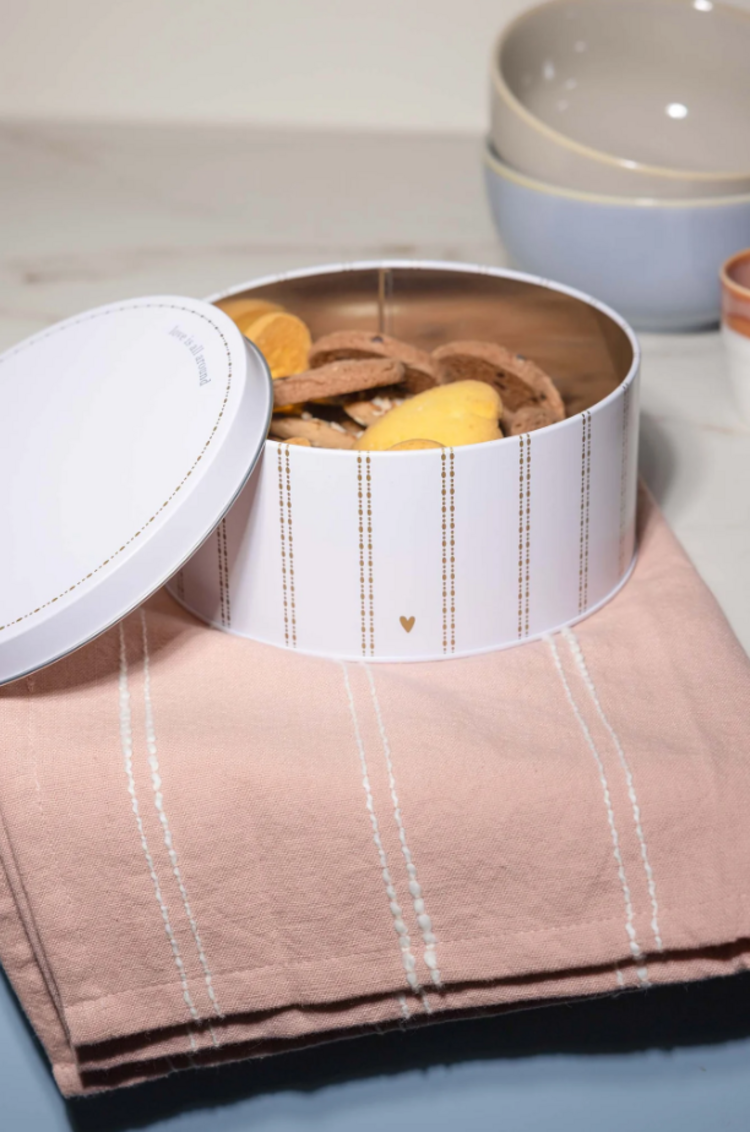 Zusss Zusss | Koekblik streep hartje love is all around