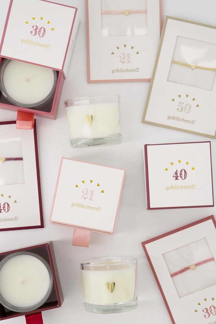 Zusss Zusss | Geurkaars glas in doosje 21 gefeliciteerd wit licht/roze wit / lichtroze