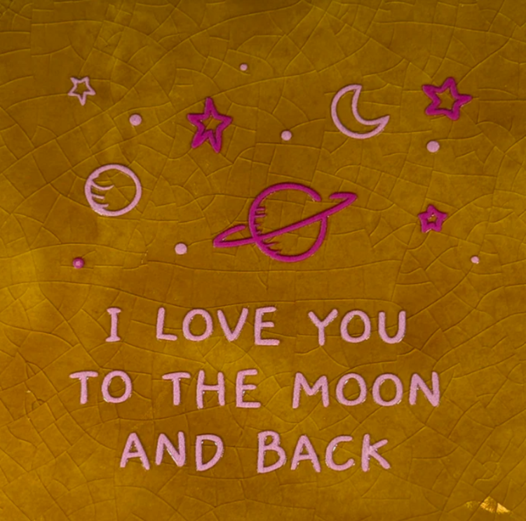 Yett Yett | Tegeltje I love you to the moon.. oker