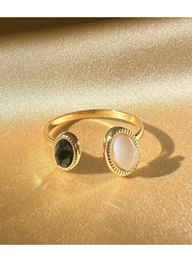 Ring - Ixy Pearl and Onyx