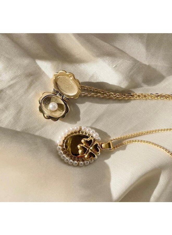 Ketting - Oval with Pearls and 4 Leaf Clover
