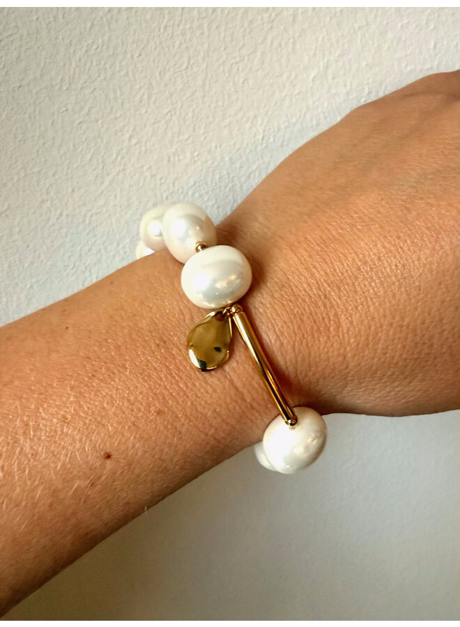 Bracelet - Pearls With A Golden Drop