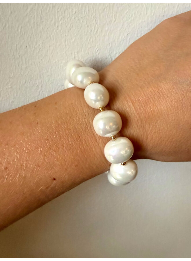 Armband - Pearls With A Golden Drop
