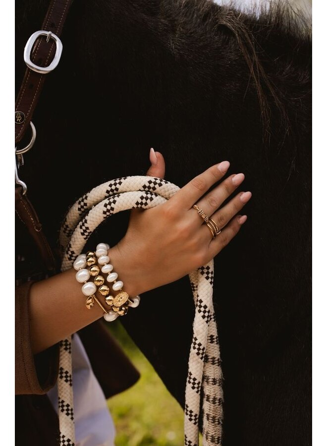 Bracelet - Pearls With A Coin