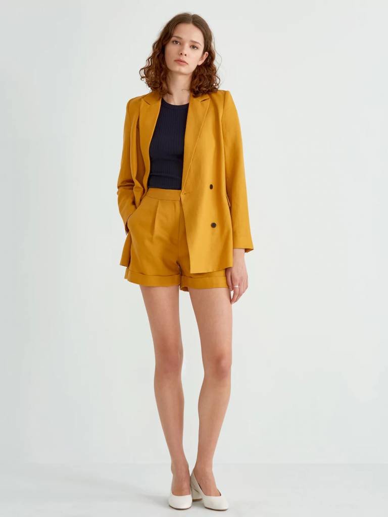 Front Pleated Linen Blend Short in Dark Honey