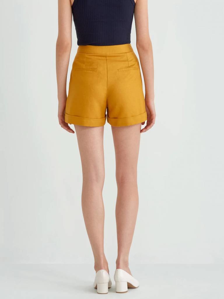 Front Pleated Linen Blend Short in Dark Honey